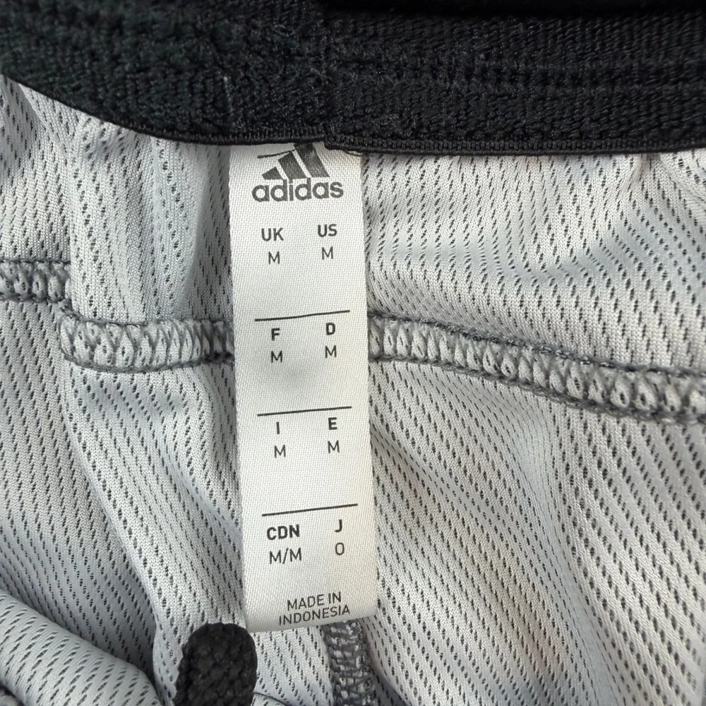 Adidas Athletic Shorts Men's Size M‎ Grey Space Zipper Pockets Workout Training